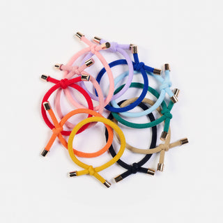 viele bunte FLIP Haargummis der Schweizer Marke AYRE.