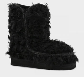 der mou boot cheking in er fare black von der Seite, der Schuh ist sehr zottelig 