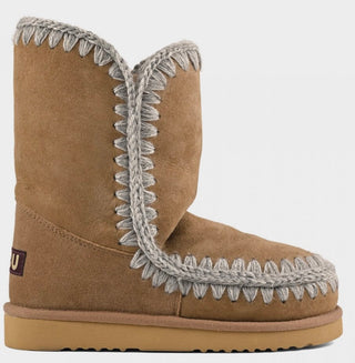 das ist der mou Schuh in einem mitteldunkel braun mit grauen Noten, hier sieht man den Schuh von der Seite