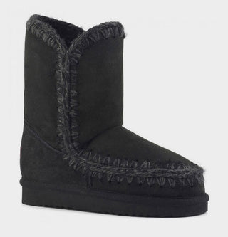 der mou Schuh in der farbe schwarz mit schwarzen nähten von der seite seitlich 