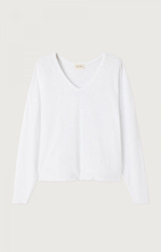 American Vintage Sonoma Longsleeve aus geflammter Baumwolle. Lockerer Schnitt mit V-Ausschnitt und weicher Struktur – ein zeitloses Basic für jeden Tag. Produkt