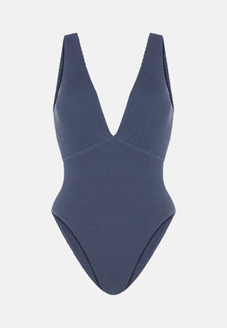 Sorbet Island Ariel One Piece in Blue Raspberry aus flexiblem Crinkle-Stoff. One Size (XS–XXL, Cup A–G) mit komfortabler Passform – ideal für Strand, Pool und Sommerreisen. Artikel