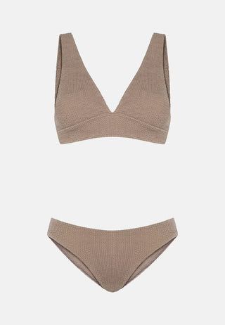 Sorbet Island Bikini in Hazelnut aus flexiblem Crinkle-Stoff. One Size (XS–XXL, Cup A–G) mit komfortabler Passform – ideal für Strand, Pool und Sommerreisen.