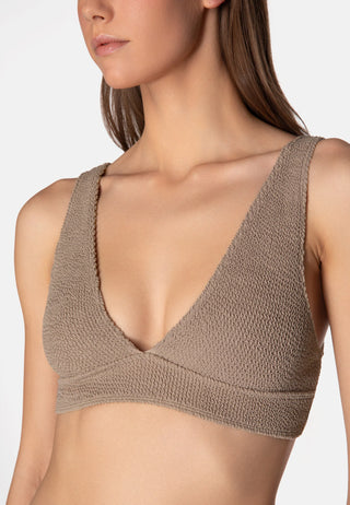 Sorbet Island Bikini in Hazelnut aus flexiblem Crinkle-Stoff. One Size (XS–XXL, Cup A–G) mit komfortabler Passform – ideal für Strand, Pool und Sommerreisen. Detailaufnahme
