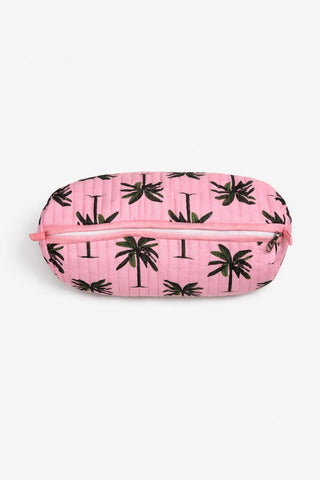 Man sieht das AMIE Necessaire von der Schweizer Firma AYRE