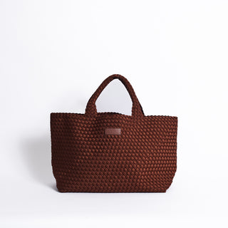 maison die von hand geflochtene neopren tasche in brown von ayre 