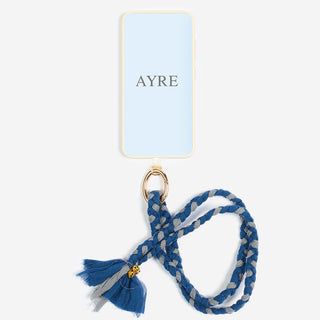 geflochtener keychain der auch als handykette wie hier genutzt werden kann der marke ayre in der farbe dirtblue grey mit goldenen accessoires