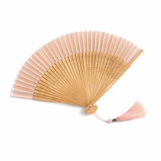 Eleganter Bambusfächer mit Stoffbespannung und dekorativer Quaste. Leicht, zusammenklappbar und ideal für warme Sommertage oder besondere Anlässe.