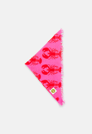 Tolles Kaschmir Bandana der deutschen Marke V VON GOAT. Pink mit roten Lobstern reingestrickt, bringt es Farbe in den Alltag und ist gleichzeitig kuschlig weich.