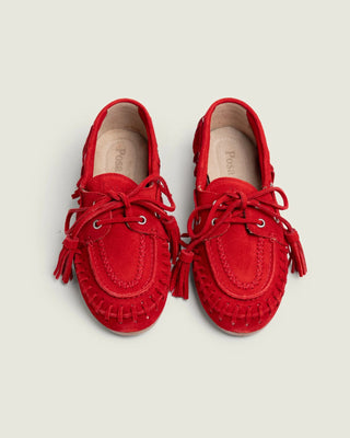 knallrote Schuhe von POSA in der farbe Ferrari mit einer Schlaufe vorne. 