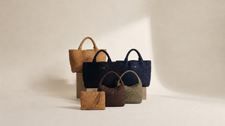 die Neopren Taschen der schweizer Marke AYRE. man sieht verschiedene Grössen / Modelle. Die grosse ist die MAISON Tasche und die kleine die Navalle. Dann ist noch die kleine Clutch zu sehen, die bei den grösseren Taschen dazu gehört, die kann man auch am Abend gut als Tasche nutzen und sonst als MakeUp Bag. 