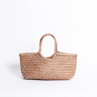 von hand geflochtene ledertasche in natural von ayre