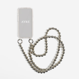 handykette der marke ayre in silber mit zwei silbernen karabiner welche an einer handyhülle mit dem ayre logo befestigt ist