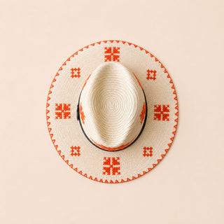 Heller, fast weisser Mexikanischer Sonnen Hut mit orangen Stickereien.Ein bisschen im Cowboy Stil.  