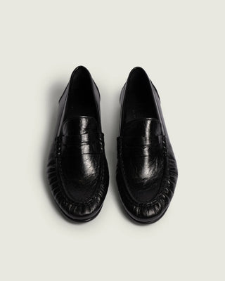 die eleganten schwarzen Penny loafer in der farbe schwarz von oben 