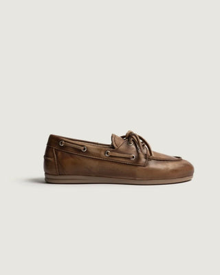 Brauner Boat Loafer der Marke Posa. Wunderbar verarbeiteter, aus italienischesm Leder, klassischer Schuh für Herbst und Sommer. Hier erhältlich im schweizer Onlineshop AYRE.