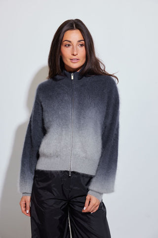Wunderschöne Kaschmirjacke gebrushed. Sehr weich mit doppelseitigem Reissverschluss und einem schönen Farberlauf von Dunkelgrau ins Hellgrau. Von der französischen Marke Colorush.
