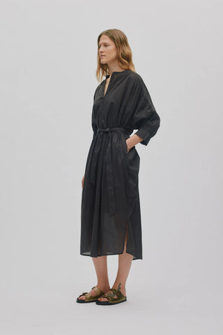 TUVA KLEID / liquorice